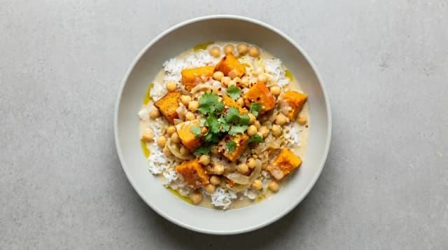 Curry z dyni i ciecierzycy z ryżem