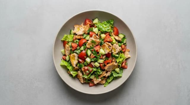 Fattoush – libańska sałatka z pieczywem
