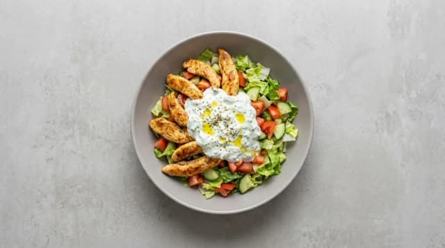 Gyros z kurczaka z surówką i tzatziki
