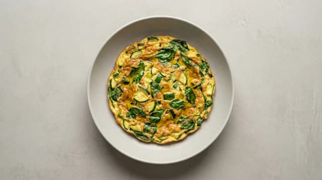Omlet z cukinią i szpinakiem