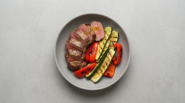 Polędwica wołowa z grillowanymi warzywami