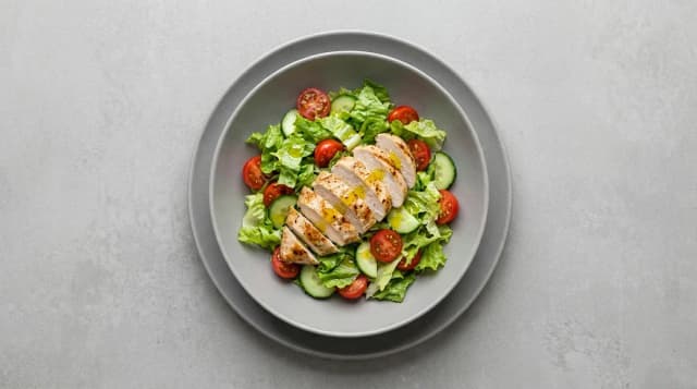 Sałatka z grillowanym kurczakiem