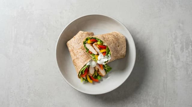 Wrap z kurczakiem i warzywami