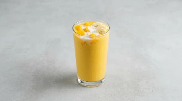 Koktajl mango z mleczkiem kokosowym