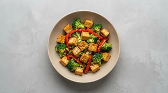 Tofu smażone z warzywami