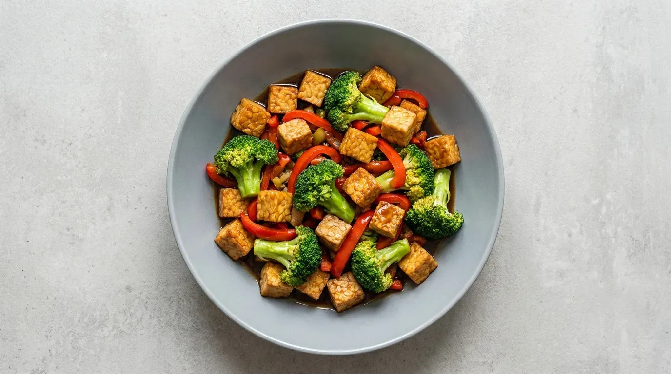 Tempeh smażony z brokułami